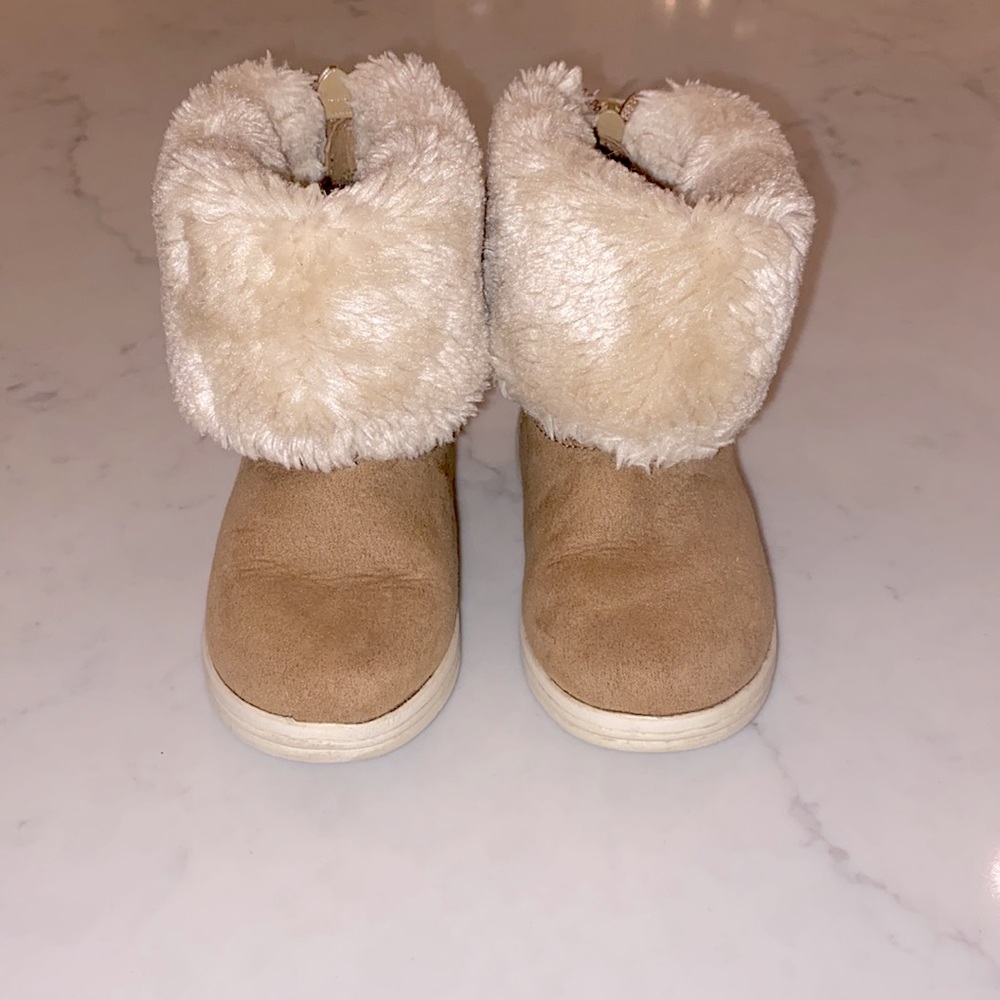 Cat and Jack Camel Fold-over Sherpa Lined Boots (6 Toddler)